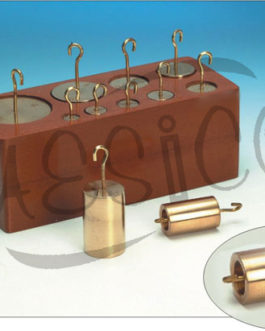 P701.066	 SET OF MASSES BRASS