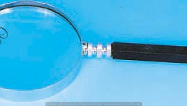 B050.44	 MAGNIFIERS (READING GLASS)